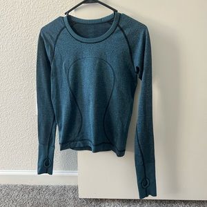 Lululemon swiftly long sleeve size 6